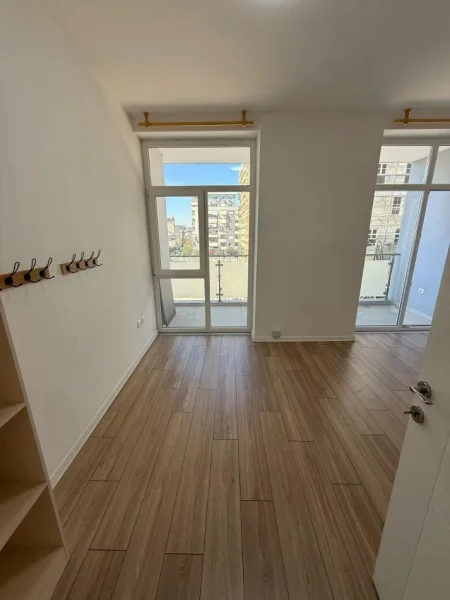 Tirane, jepet me qera apartament 3+1+Ballkon Kati 4, 125 m² 1.499 € (1499)