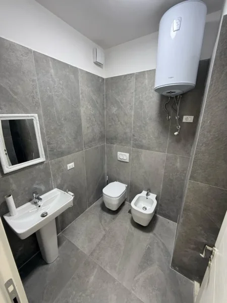 Tirane, jepet me qera apartament 3+1+Ballkon Kati 4, 125 m² 1.499 € (1499)