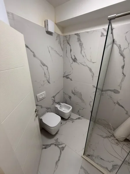 Tirane, jepet me qera apartament 3+1+Ballkon Kati 4, 125 m² 1.499 € (1499)