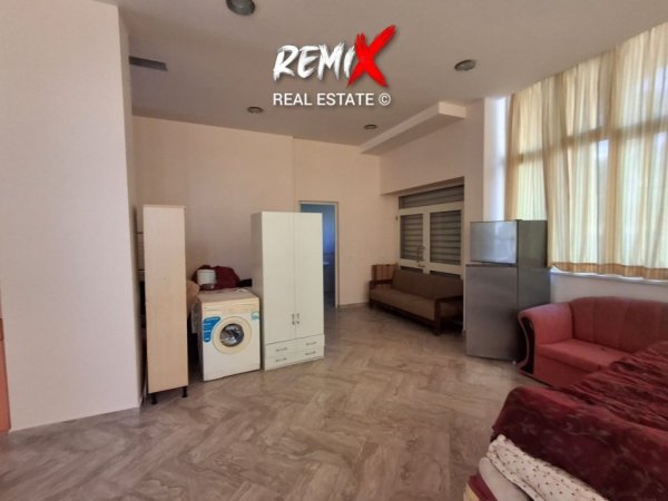 Shkembi Kavajes, shitet ambjent biznesi Kati 0, 100.000 €