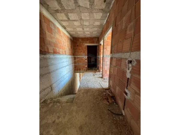 Tirane, shitet Vile Kati 0, 353 m² 450.000 € (Swan Residence , Farke)