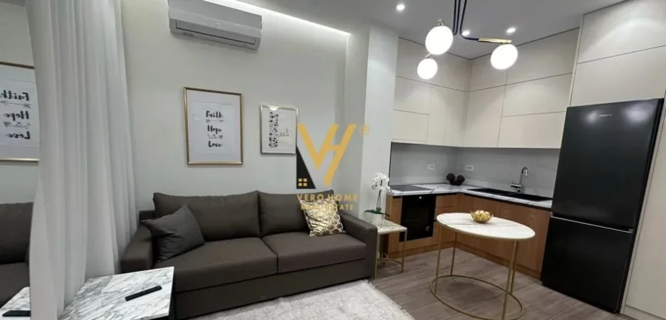 Tirane, jepet me qera apartament 1+1+Ballkon Kati 8, 50 m² 650 € (ISH STACIONI I TRENIT)