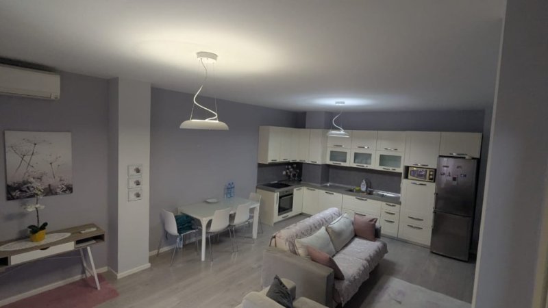 Tirane, jepet me qera apartament 1+1+Ballkon Kati 2, 71 m² 600 € (Rruga Jordan Misja)