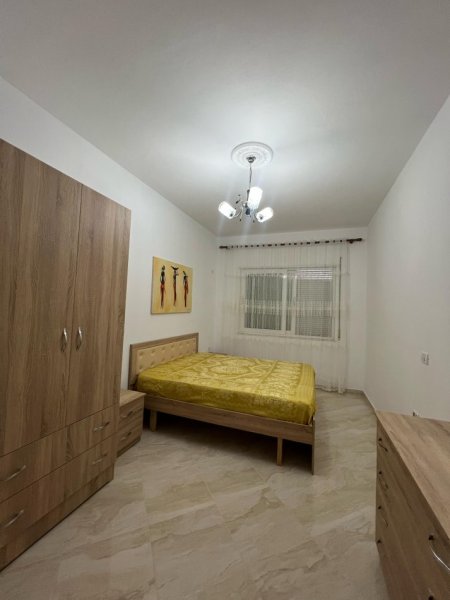 Tirane, jepet me qera apartament 1+1+Ballkon , 65 m² (Fresk)