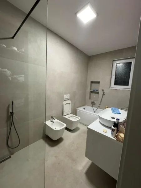 Shitet Apartament 2+1+2+Oborr, 📍Zona e Freskut/ Vilat Arabe, Linze