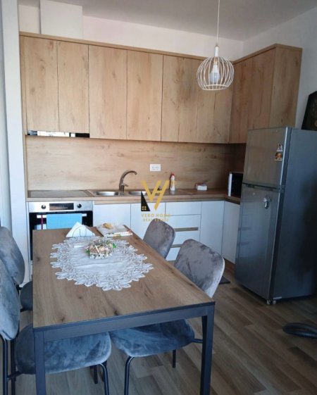 Tirane, jepet me qera apartament 1+1+Ballkon Kati 2, 59 m² 550 € (ALI DEMI)