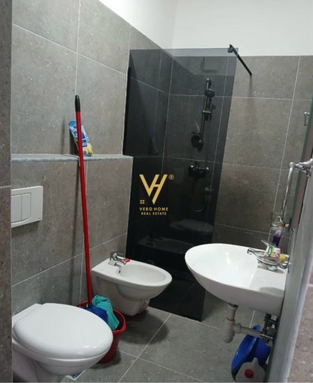 Tirane, jepet me qera apartament 1+1+Ballkon Kati 2, 59 m² 550 € (ALI DEMI)