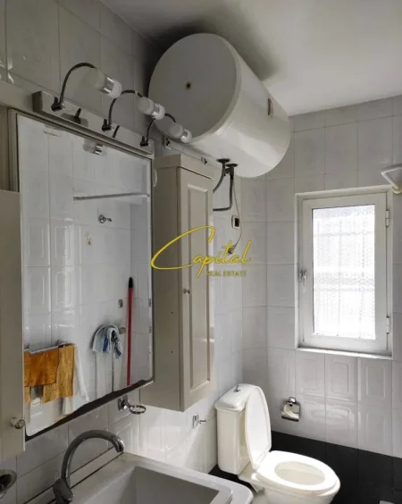 Tirane, jepet me qera apartament 2+1 Kati 5, 75 m² 700 € (MYSLYM SHYRI)