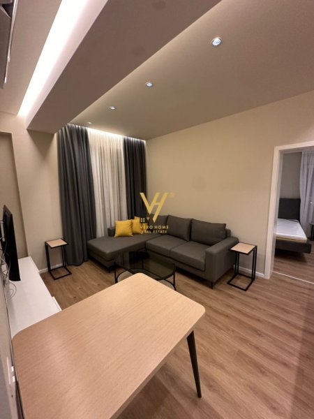 Tirane, jepet me qera apartament 1+1+Ballkon Kati 7, 65 m² 500 € (ALI DEMI)