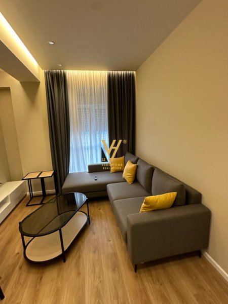 Tirane, jepet me qera apartament 1+1+Ballkon Kati 7, 65 m² 500 € (ALI DEMI)
