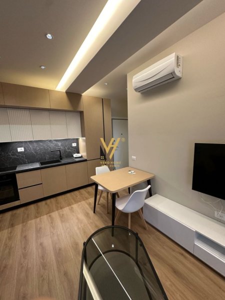Tirane, jepet me qera apartament 1+1+Ballkon Kati 7, 65 m² 500 € (ALI DEMI)
