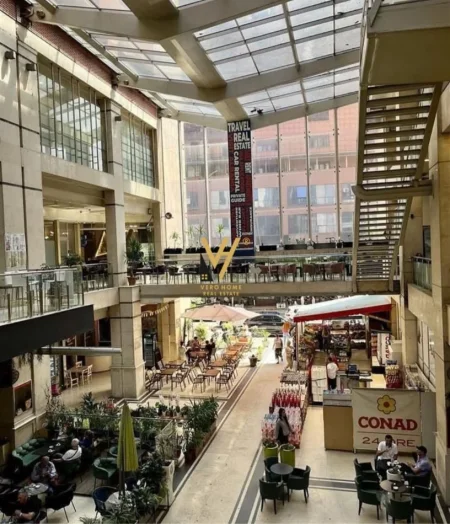 Tirane, jepet me qera zyre Kati 3, 100 m² 800 € (QENDER)