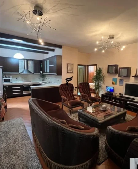 Tirane, shitet Vile 3+1 Kati 2, 210 m² 500.000 € (MYSLYM SHYRI)