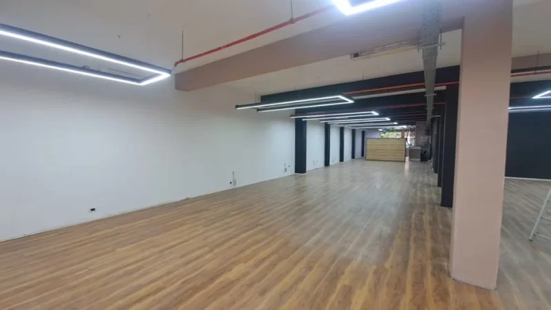 Tirane, jepet me qera ambjent biznesi , 300 m² 2.500 € (21 Dhjetor)