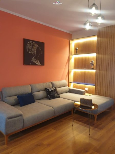 Tirane, jepet me qera apartament 1+1+Ballkon Kati 2, 75 m² 750 € (delijorgji)