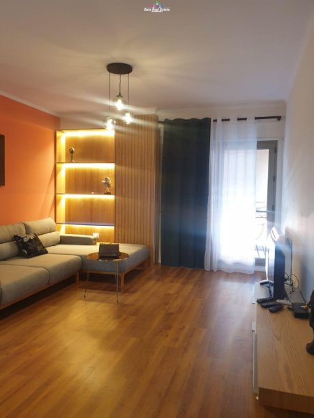 Tirane, jepet me qera apartament 1+1+Ballkon Kati 2, 75 m² 750 € (delijorgji)