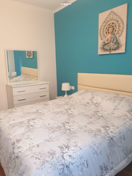 Tirane, jepet me qera apartament 1+1+Ballkon Kati 2, 75 m² 750 € (delijorgji)