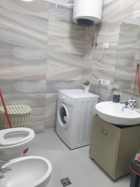 Tirane, jepet me qera apartament 1+1+Ballkon Kati 2, 75 m² 750 € (delijorgji)
