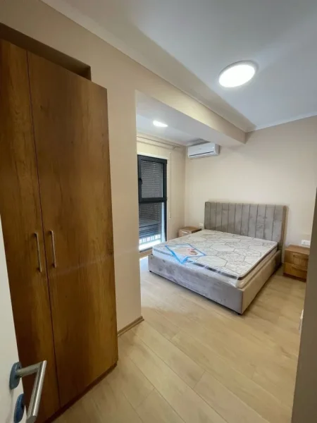 Tirane, jepet me qera apartament 1+1 Kati 5, 65 m² 500 € (Bulevardi ri)