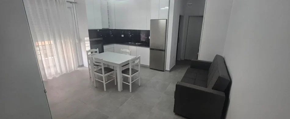 Tirane, jepet me qera apartament 1+1+Ballkon Kati 1, 68 m² 400 € (selite)
