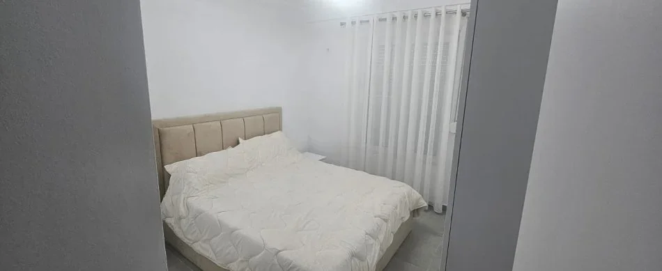 Tirane, jepet me qera apartament 1+1+Ballkon Kati 1, 68 m² 400 € (selite)