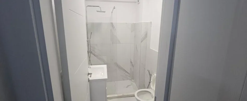 Tirane, jepet me qera apartament 1+1+Ballkon Kati 1, 68 m² 400 € (selite)