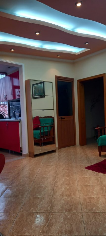 Tirane, jepet me qera apartament 2+1 Kati 4, 100 m² 350 € (shkoze)