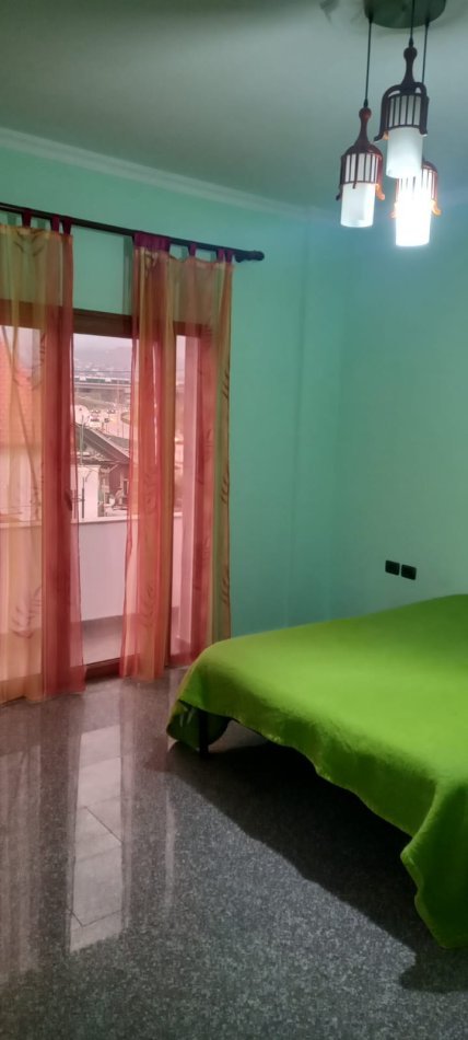 Tirane, jepet me qera apartament 2+1 Kati 4, 100 m² 350 € (shkoze)