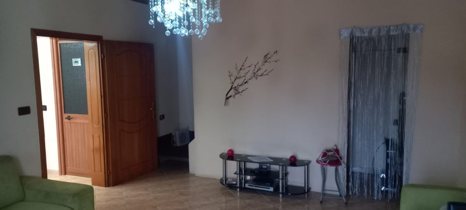 Tirane, jepet me qera apartament 2+1 Kati 4, 100 m² 350 € (shkoze)