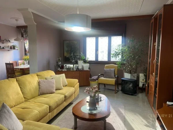 Tirane, jap me qera apartament 2+1+2 , 120 m² 1.200 € (Komuna e Parisit)