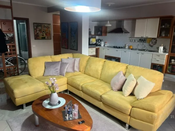 Tirane, jap me qera apartament 2+1+2 , 120 m² 1.200 € (Komuna e Parisit)