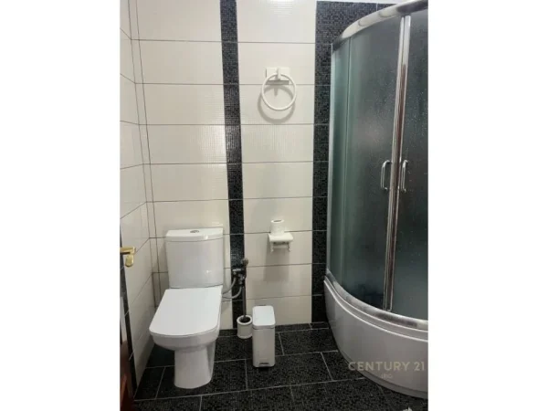 Tirane, jap me qera apartament 2+1+2 , 120 m² 1.200 € (Komuna e Parisit)