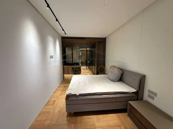 Tirane, shitet apartament 2+1+Ballkon Kati 6, 211 m² 1.290.000 € (Lion Park, Rruga e Elbasanit.)