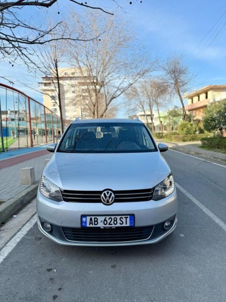 Durres, shes makine TOURAN Nafte, gri metalizato automatik Klima 223.000 km 1 €