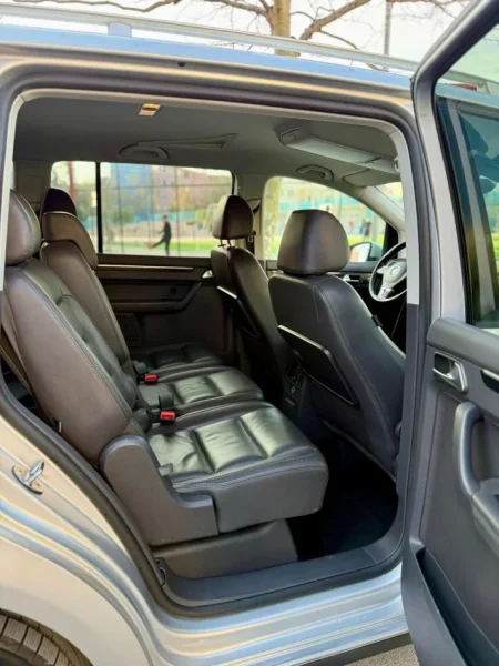 Durres, shes makine TOURAN Nafte, gri metalizato automatik Klima 223.000 km 1 €