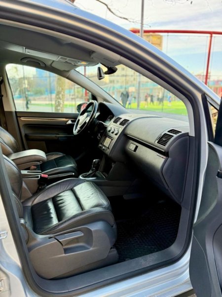 Durres, shes makine TOURAN Nafte, gri metalizato automatik Klima 223.000 km 1 €