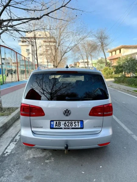 Durres, shes makine TOURAN Nafte, gri metalizato automatik Klima 223.000 km 1 €