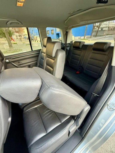 Durres, shes makine TOURAN Nafte, gri metalizato automatik Klima 223.000 km 1 €