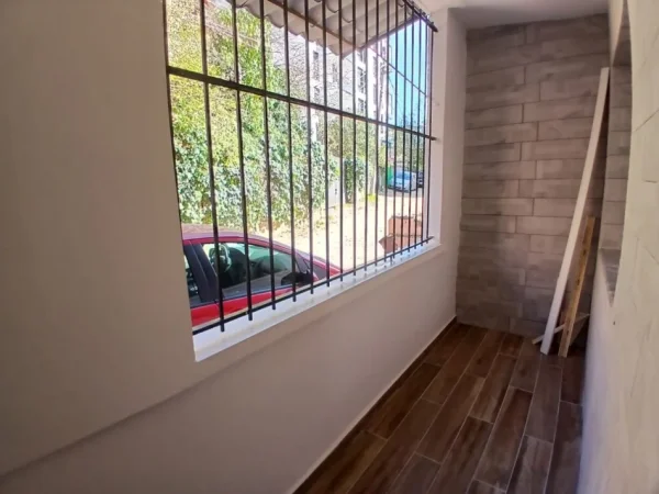 Tirane, shes apartament 2+1+Ballkon Kati 1, 70 m² 128.000 € (Te Ish Tregu Elektrik)