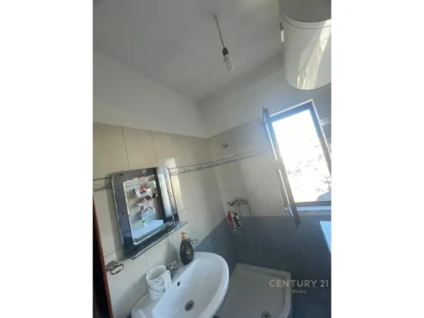 Tirane, jepet me qera apartament Kati 4, 70 m² 400 € 