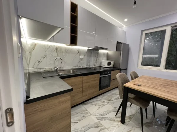 Jepet me qera apartament 3+1+Ballkon Kati 3, 100 m² 1.000 € (Andon Zako Cajupi)
