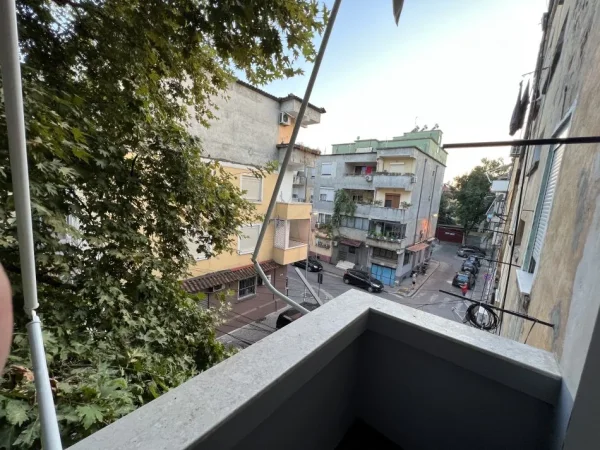 Jepet me qera apartament 3+1+Ballkon Kati 3, 100 m² 1.000 € (Andon Zako Cajupi)