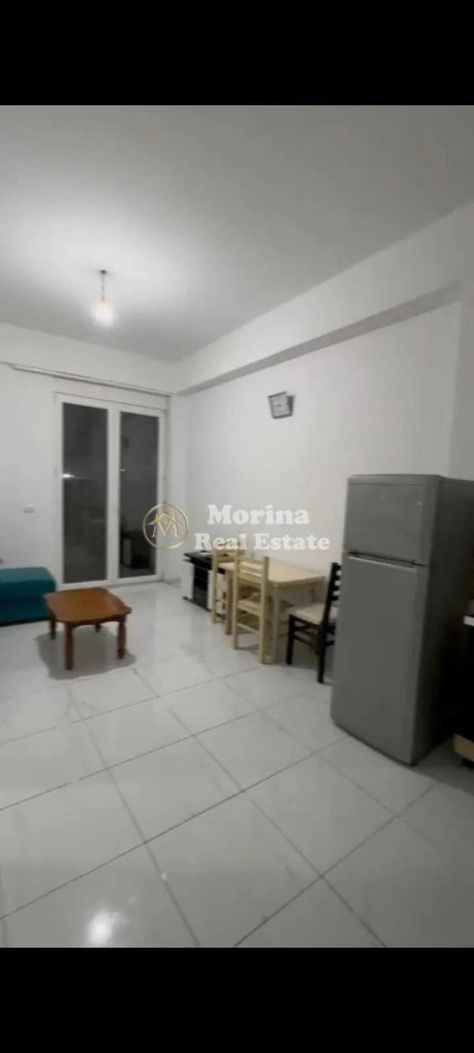 Tirane, jepet me qera apartament 1+1 Kati 1, 60 m² 230 € (Kombinat)
