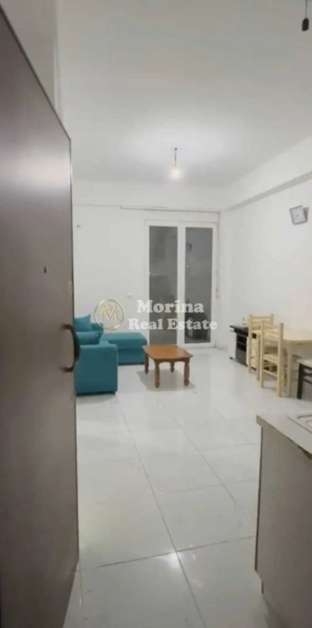 Tirane, jepet me qera apartament 1+1 Kati 1, 60 m² 230 € (Kombinat)