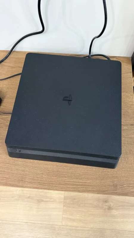 Tirane, shes Play Station Sony