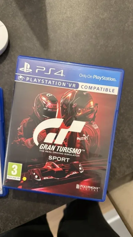 Tirane, shes Play Station Sony