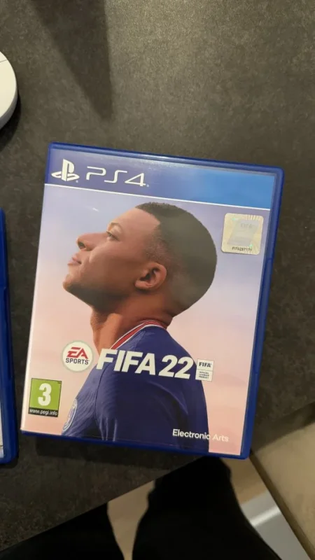 Tirane, shes Play Station Sony