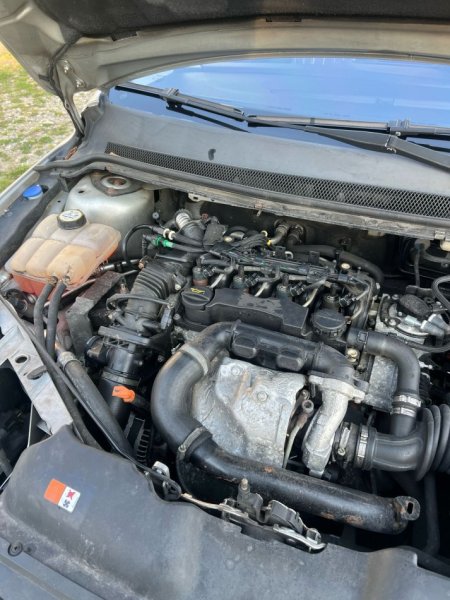 Tirane, shes makine Ford Nafte, gri metalizato manuale Kondicioner 240.000 km 3700€