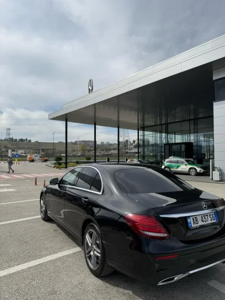Tirane, shitet makine Mercedes Benz E-Class 220 AMG LINE Nafte, e zeze automatik Kondicioner 200 km 27.500 €