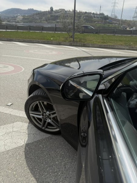 Tirane, shitet makine Mercedes Benz E-Class 220 AMG LINE Nafte, e zeze automatik Kondicioner 200 km 27.500 €